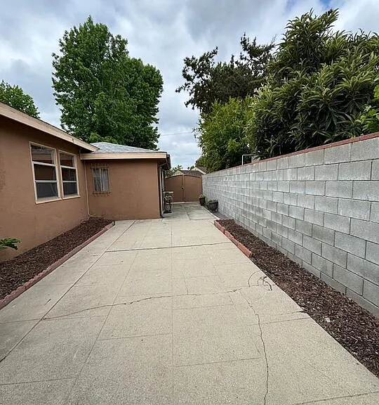 6550 Van Noord Ave — Photo 33