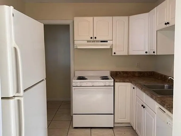 722 E Brookwood Pl — Photo 3