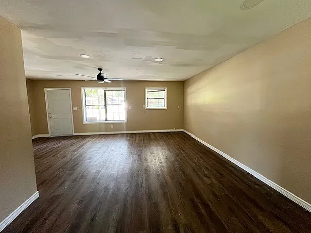 203 Vienna Cir — Photo 11