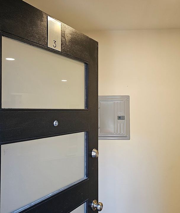 1st image of 2483 Middlefield Rd APT 3