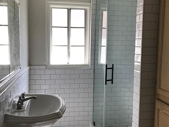 3rd image of 1837 S Cloverdale Ave
