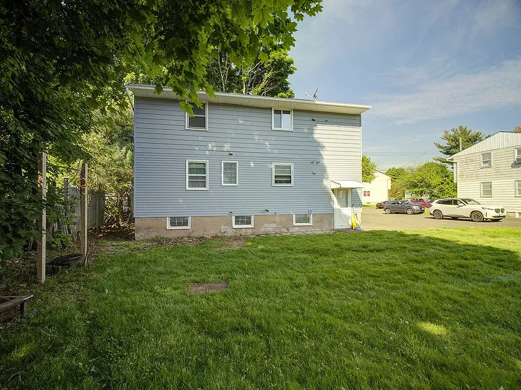 4 bed, 2.0 bath, 1666 sqft, $2,000 — Photo 3