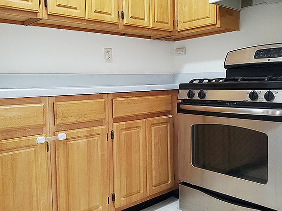 2nd image of 125 Somers St #4
