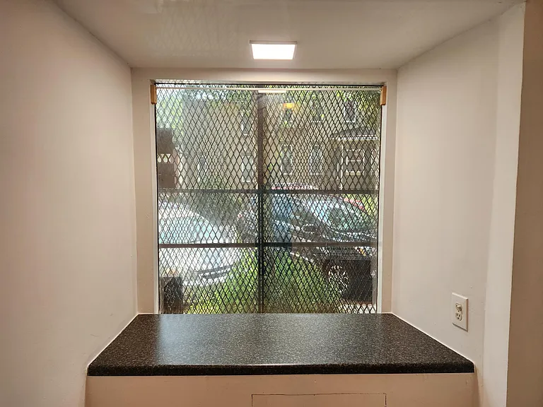 18 W 24th St — Photo 4