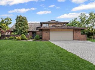 817 Merry Ln, Oak Brook, IL 60523