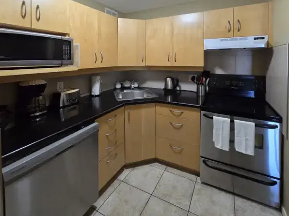 243 Queen St #1A, Winnipeg, MB R3J 3V4