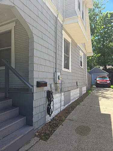 1408 E Oakland Ave Photo 1