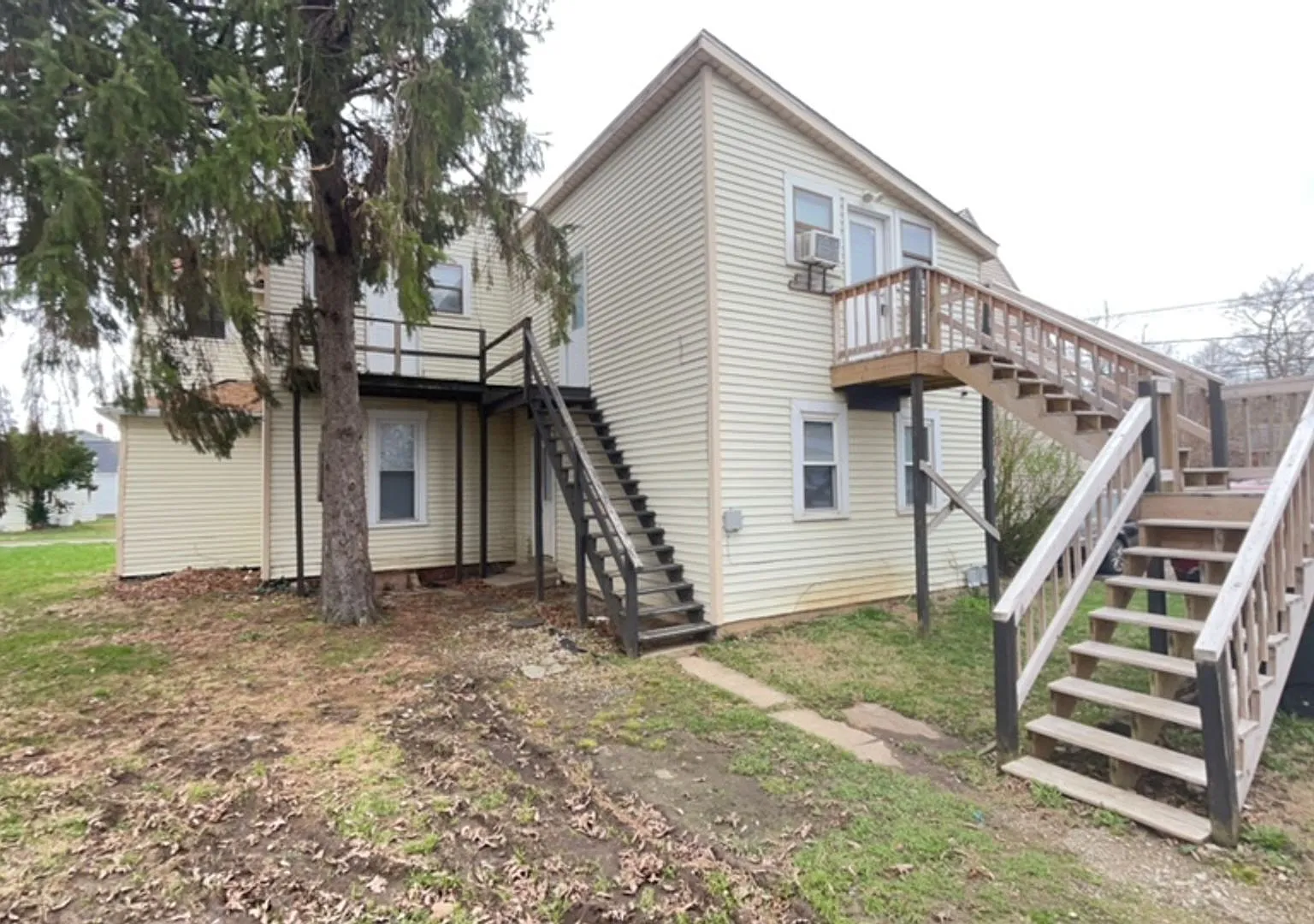 Preleasing For August! Close To Campus — Photo 1