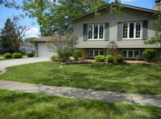 6216 Rio Verde Ave, Oak Forest, IL 60452