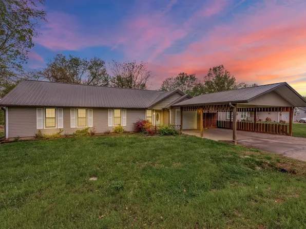 105 N Woodlawn Pl, Windsor, MO 65360