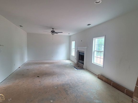 4th image of 82 Pinehaven Dr #7