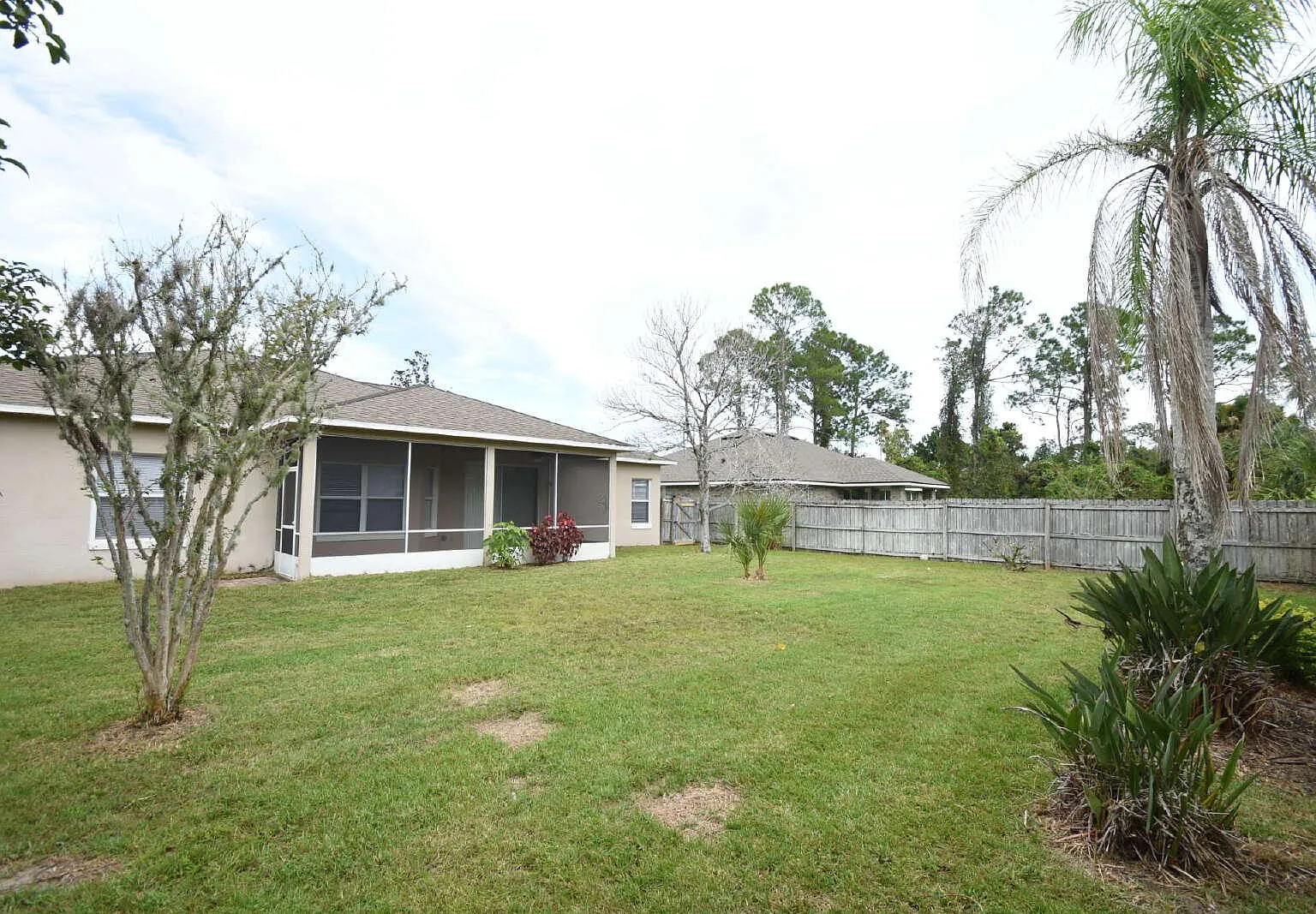 3 bed, 2.0 bath, 1982 sqft, $2,150 — Photo 2