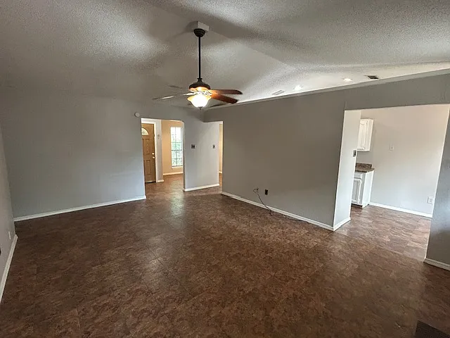 3 bed, 1392 sqft, $1,895 — Photo 4