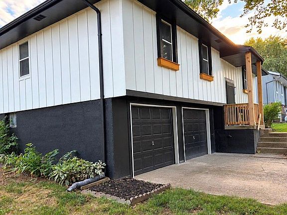 3rd image of 316 SW Killarney Lane