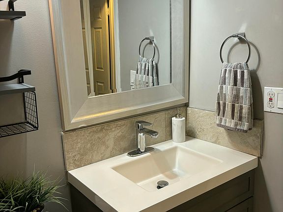 5th image of 34 Elmwood Park Dr Unit 25