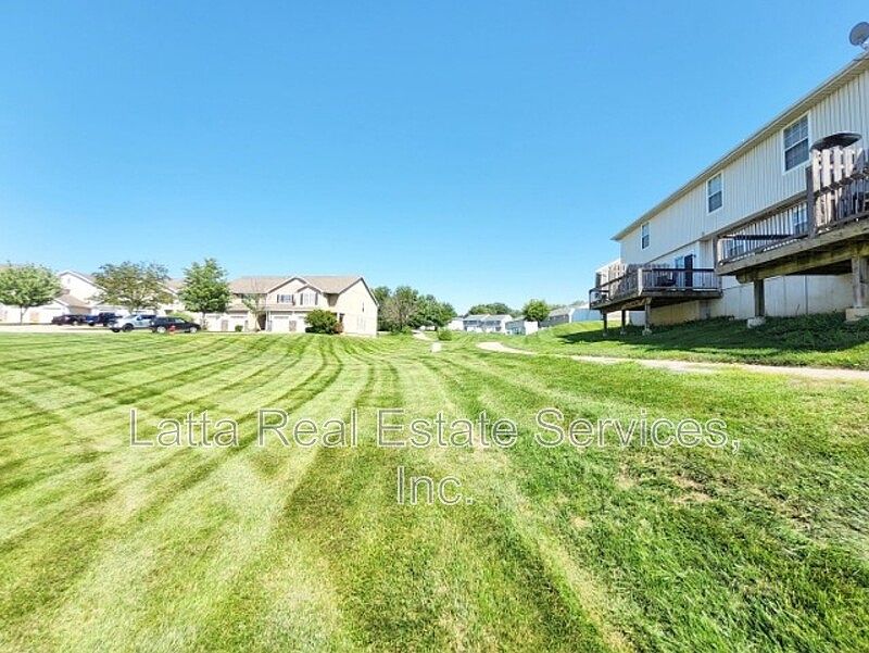 2nd image of 3321 SW Iron Creek Dr