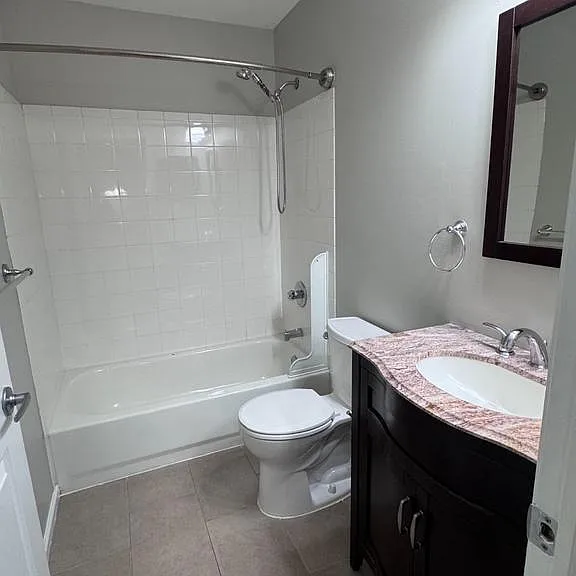216 Waverly Ct — Photo 23