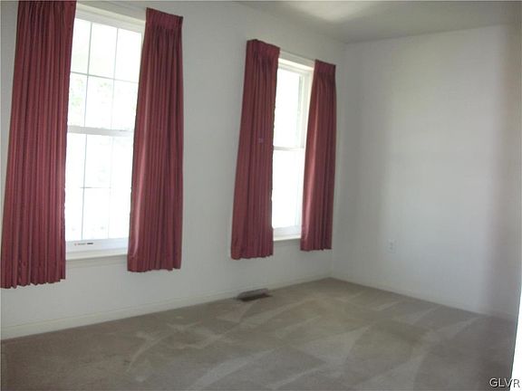 5th image of 224 McNair Cir