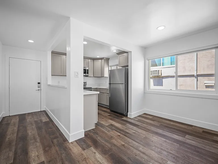 1101 N Flower St #1 — Photo 6
