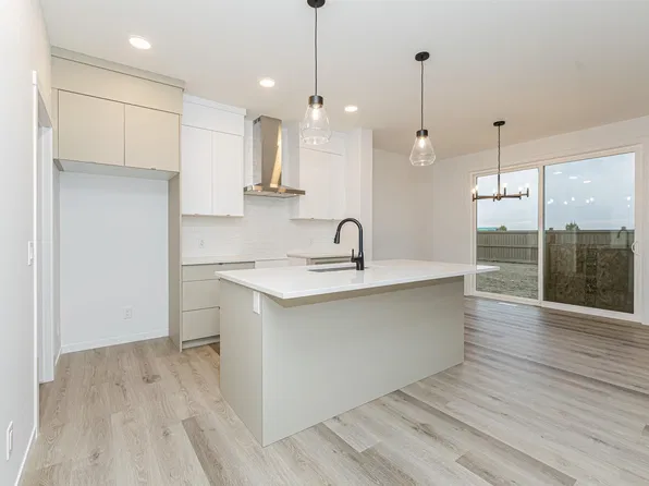 2340 160th St SW, Edmonton, AB T6W 4E5