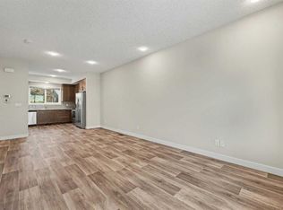 120 W Carringvue Way NW, Calgary, AB T3P 1K6