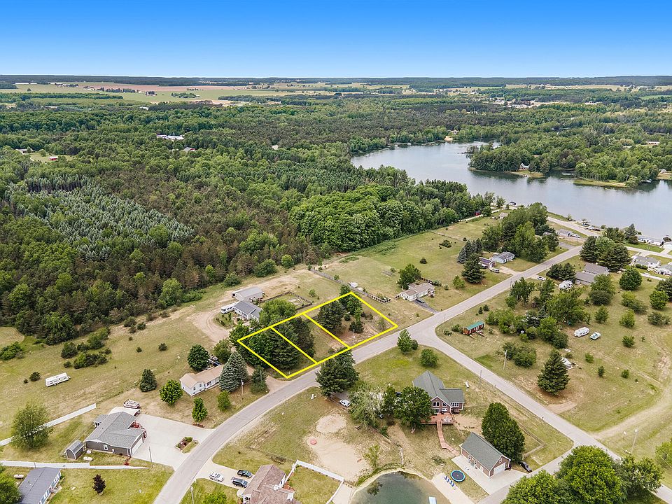 1st image of 627 Gitchegumee Dr