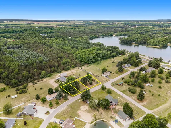 627 Gitchegumee Dr, Buckley, MI 49620
