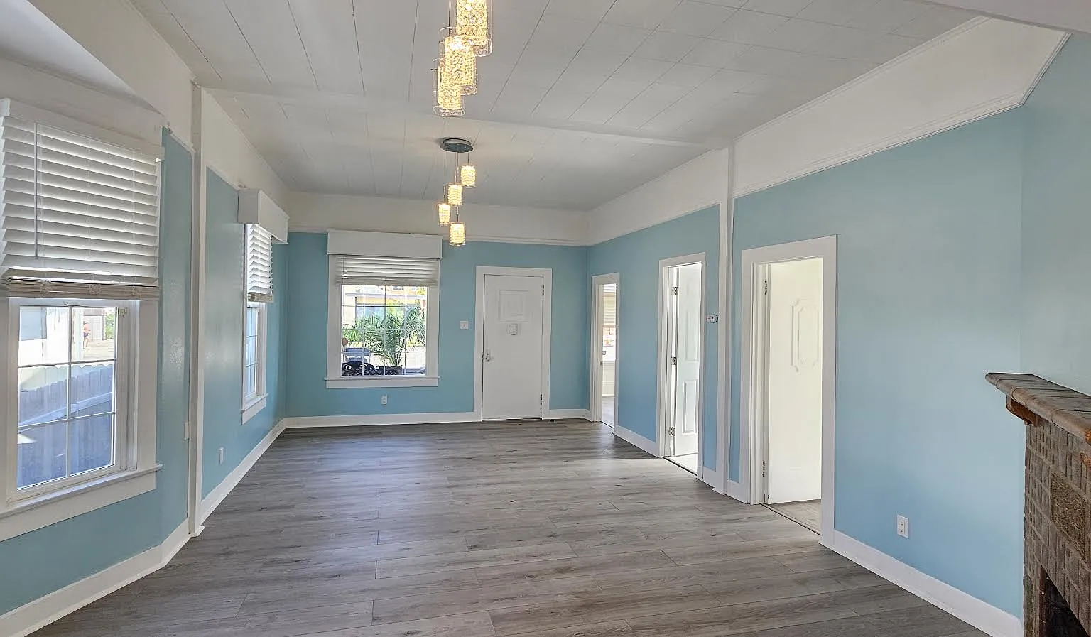 2 bed, 950 sqft, $4,200 — Photo 3