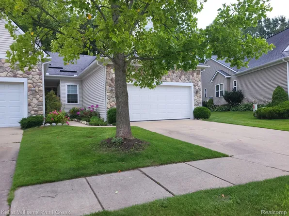 3520 Grove Ln, Auburn Hills, MI 48326