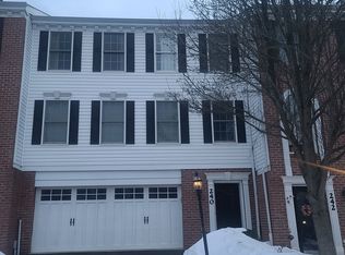 240 Overlook Ct, Coraopolis, PA 15108