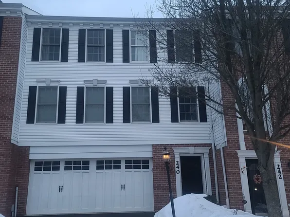 240 Overlook Ct, Coraopolis, PA 15108