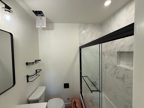2nd image of 118 N Gladys Ave