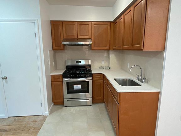 2nd image of 10814 37th Ave Floor 1