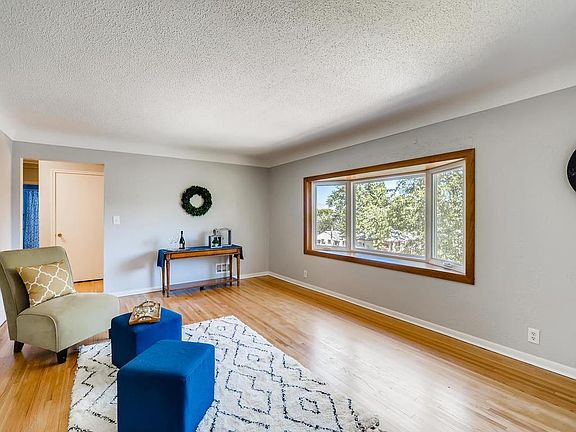 5th image of 812 8th Ave S