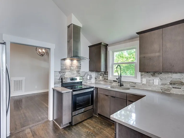 1421 Janie Ave — Photo 10