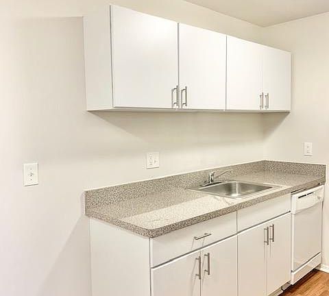 3rd image of 501 E Irving Ave #2-102