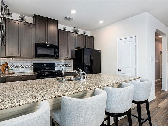 5th image of 105 Tudanca St