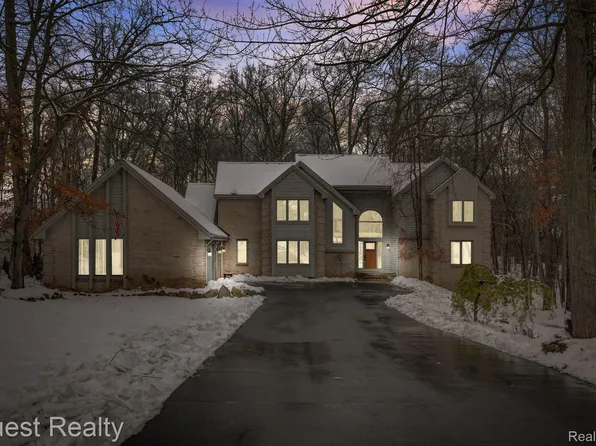 10064 Creekwood Trl, Davisburg, MI 48350