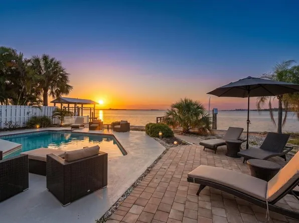 1854 Venetian Point Dr, Clearwater, FL 33755
