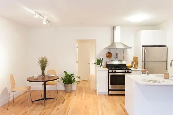 427 1/4 N Vendome St #427.25 — Photo 1