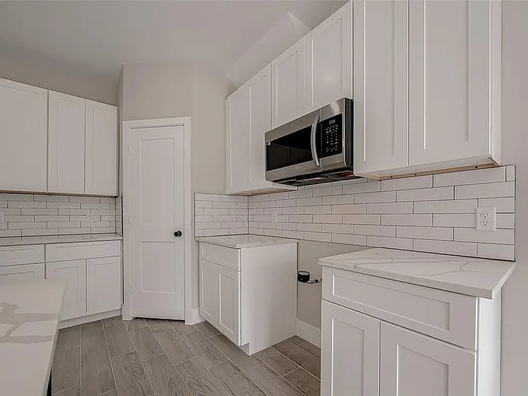 8128 Chateau St — Photo 12