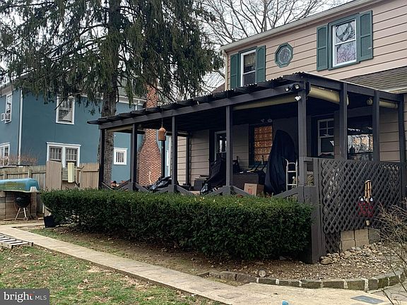 2nd image of 121 Birch Ave