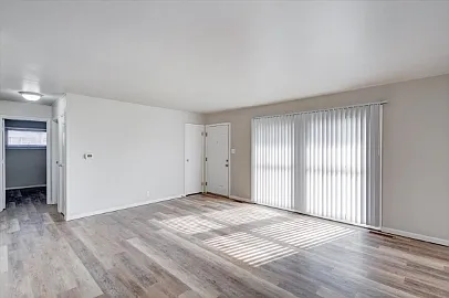 4 bed, 1.0 bath, 1192 sqft, $1,600 — Photo 3