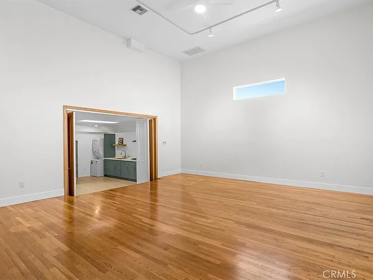 1031 E Tujunga Ave #A — Photo 5