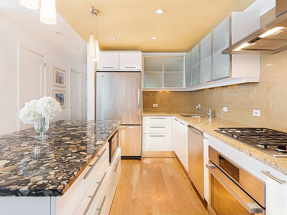3rd image of 50 Orchard St APT 6C