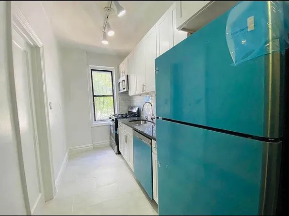 625 Caton Avenue image 3 of 15