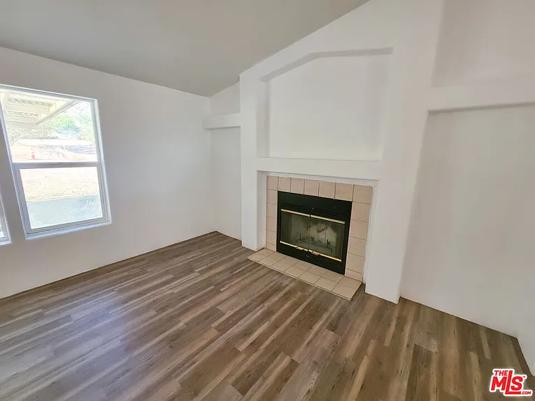 25120 Charina Ln — Photo 12