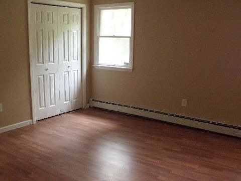 5th image of 48 Seymour Ln