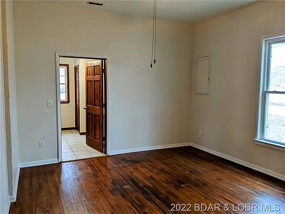 5th image of 601 E McNair St