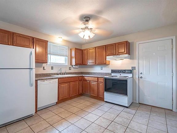 4th image of 7822 Clearwater Ct